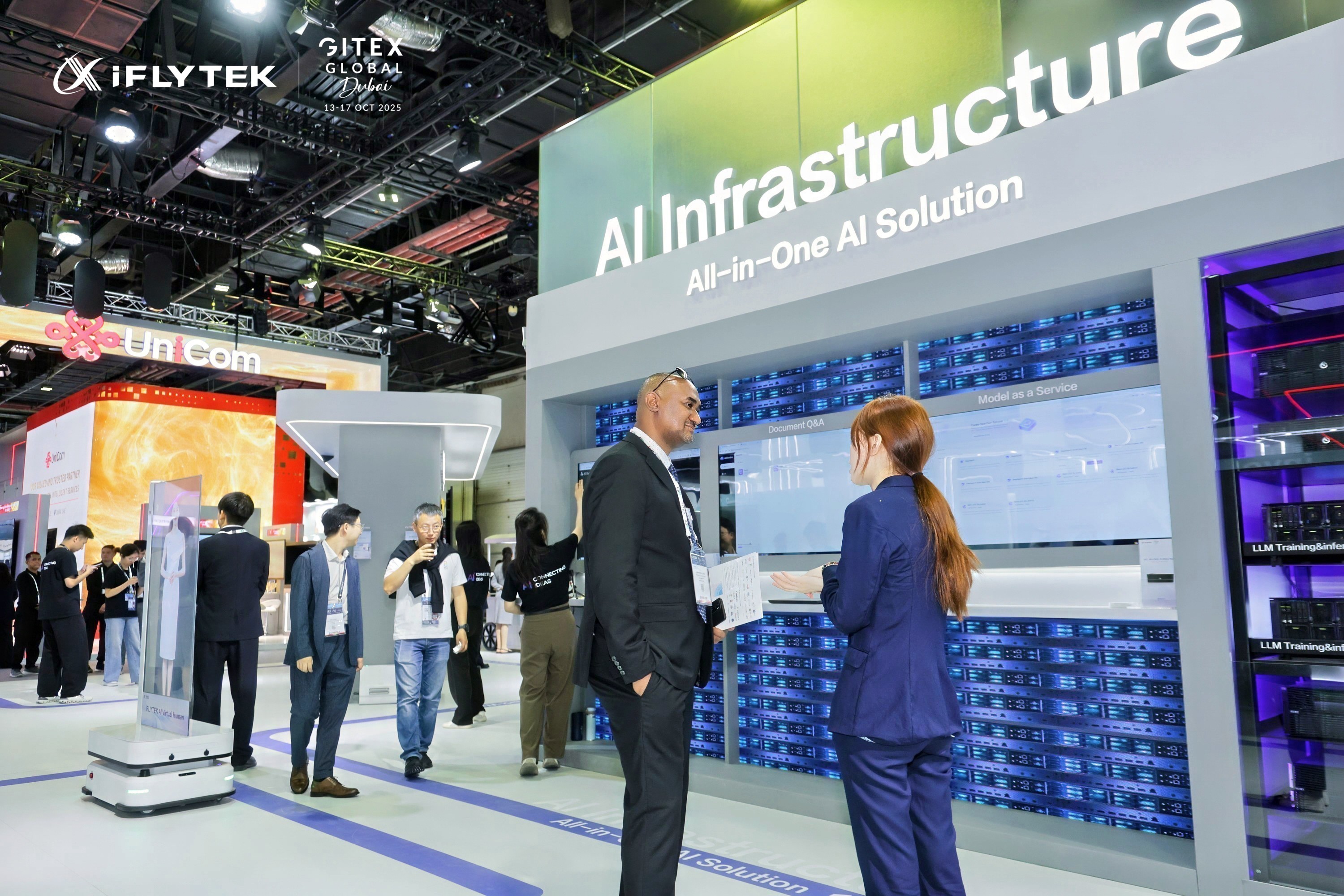 A group of people in a room

AI-generated content may be incorrect.